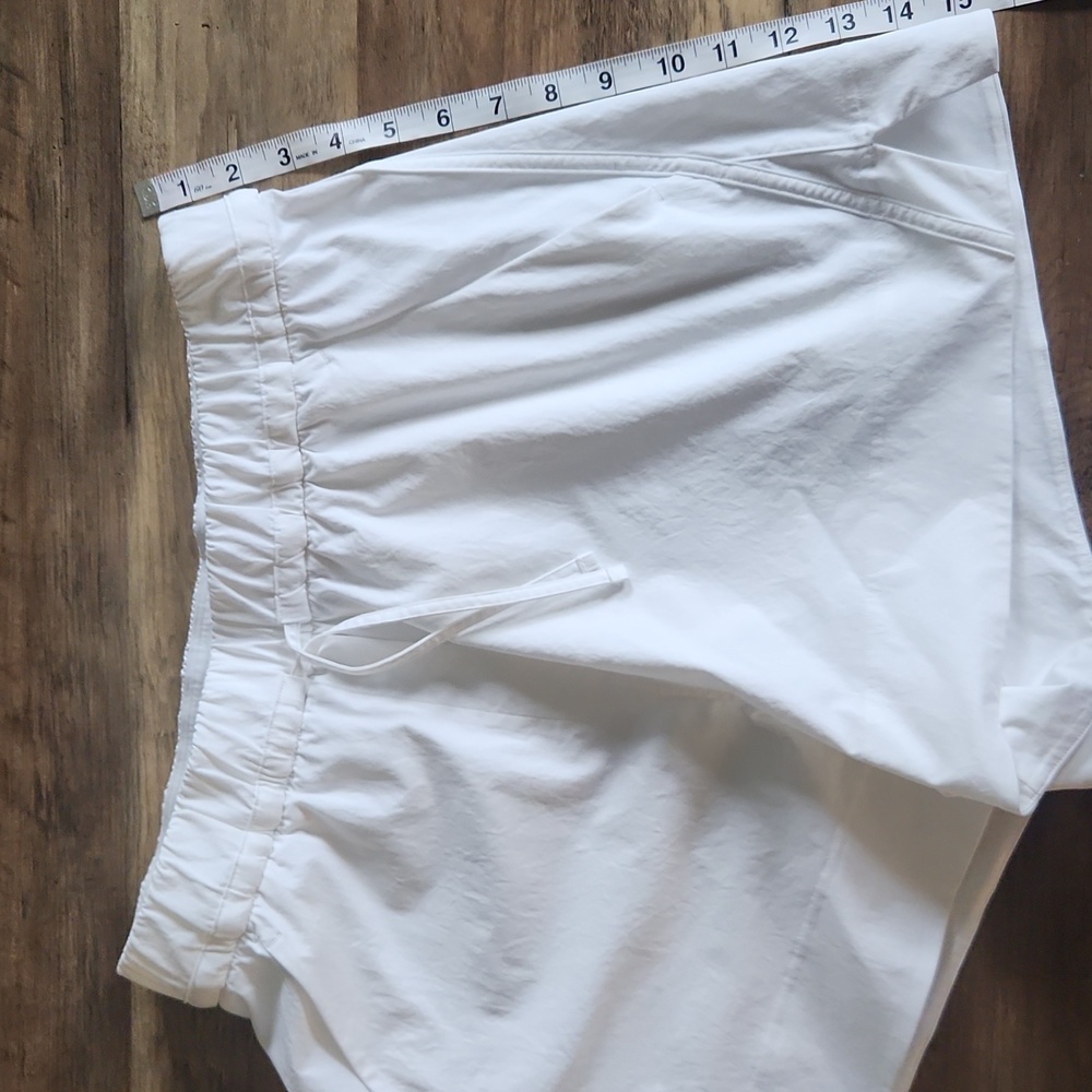 Lululemon Cinchable Waist High-Rise Woven Short 3.5" Medium White EXCELLENT - Picture 11 of 12